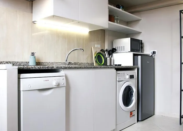 Rome, Very 2 Bedrooms 4 Beds Apartment *