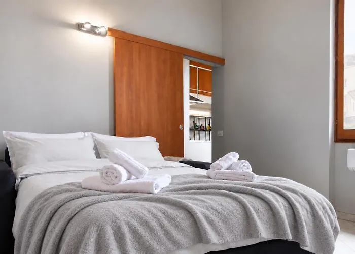 Rome, Very 2 Bedrooms 4 Beds * Řím